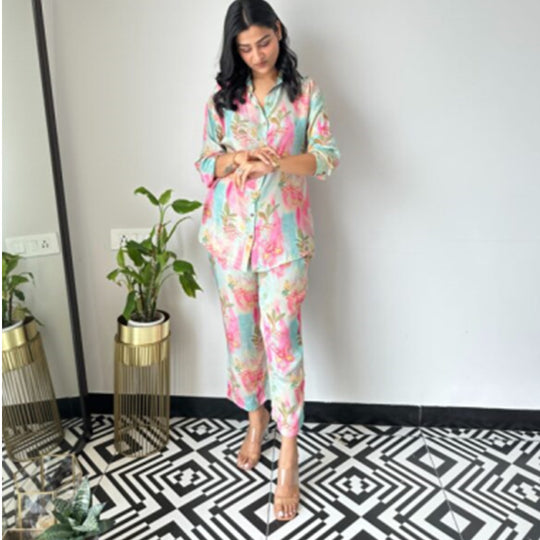 Damen luxuriöses Pyjama-Set mit floralem Design und knöpfbarem Oberteil R&B
