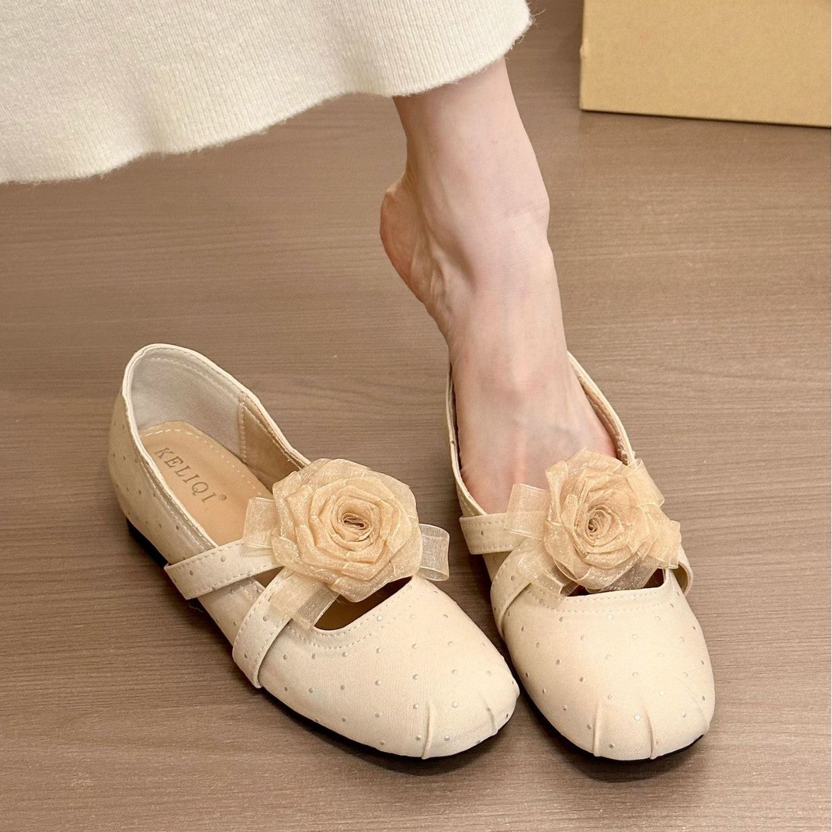 Damen elegante Ballerinas mit dekorativen Blütenapplikationen R&B