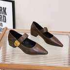 Damen elegante Pumps mit zierlichen Riemen und geschmackvoller Schließe
