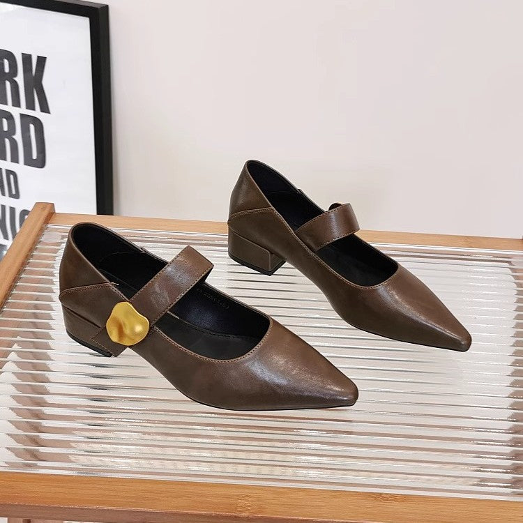 Damen elegante Pumps mit zierlichen Riemen und geschmackvoller Schließe