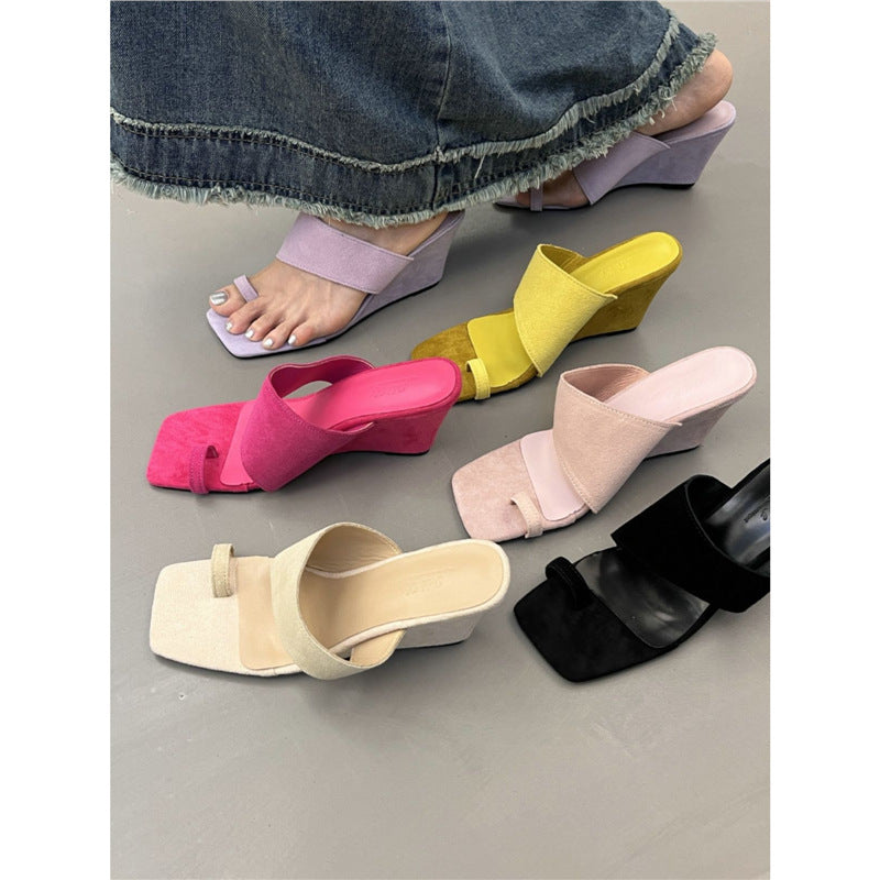 Damen modische Mules mit verstellbaren Riemen und weichem Veloursleder R&B