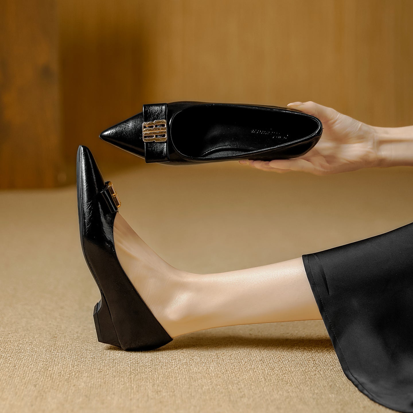 Damen spitze Ballerinas mit elegantem Schmuckdetail