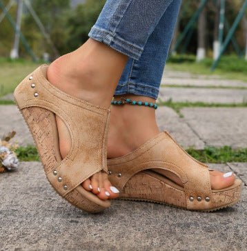 Damen Komfortable Keil-Sandalen mit floralen Akzenten R&B