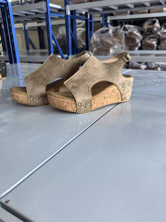Damen Keil-Sandalen mit anatomischer Fußbettung und modischen Cut-Outs R&B