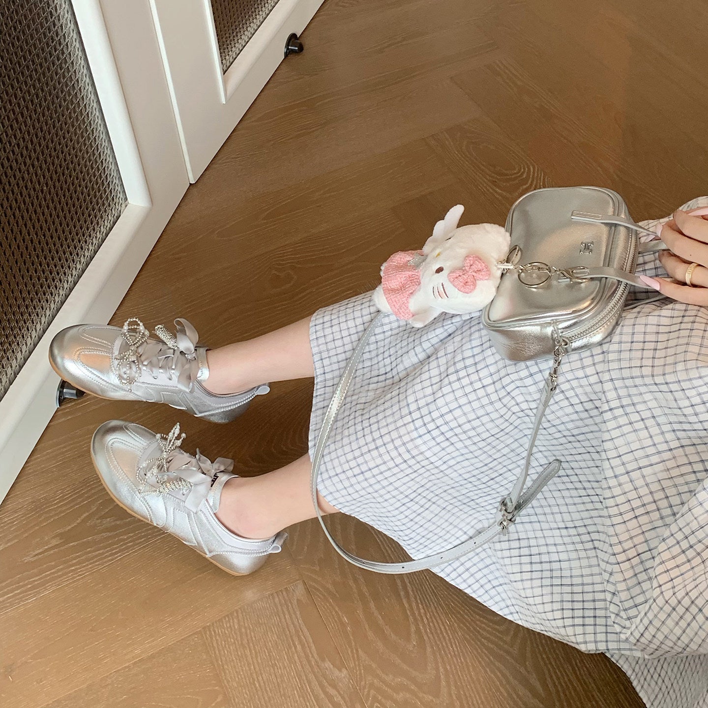 Damen Modische Sneakers aus metallischem Leder mit angesagtem Schleifenakzent