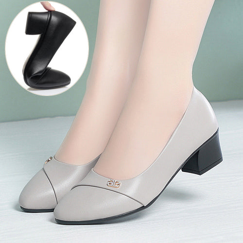 Damen elegante Pumps mit komfortablem Blockabsatz und modischem Schmuckdetail R&B