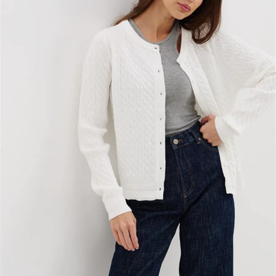 Damen Strickjacke mit feinem Zopfmuster und modischen Knöpfen R&B