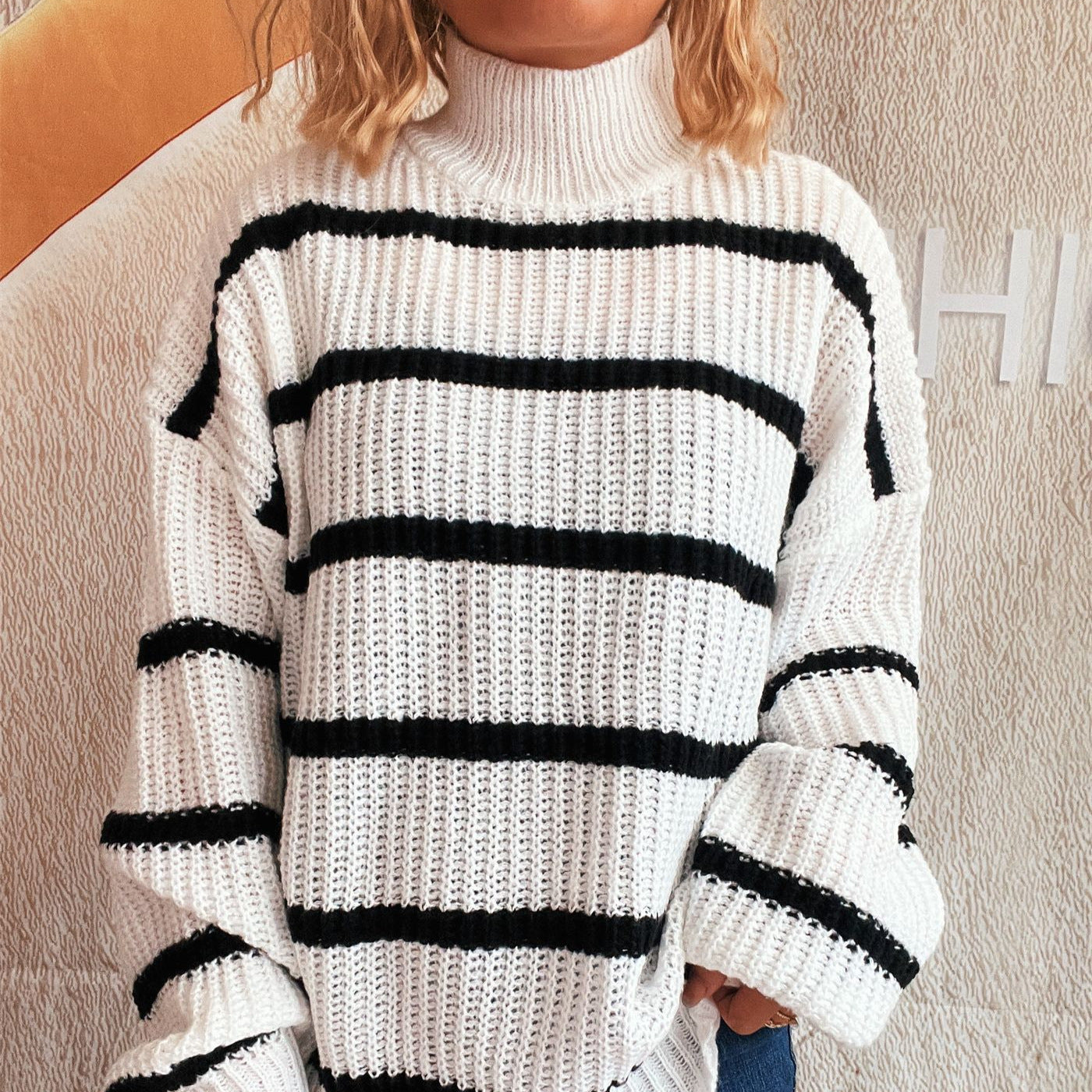 Damen Strickpullover mit hohem Kragen und modischem Streifenmuster R&B