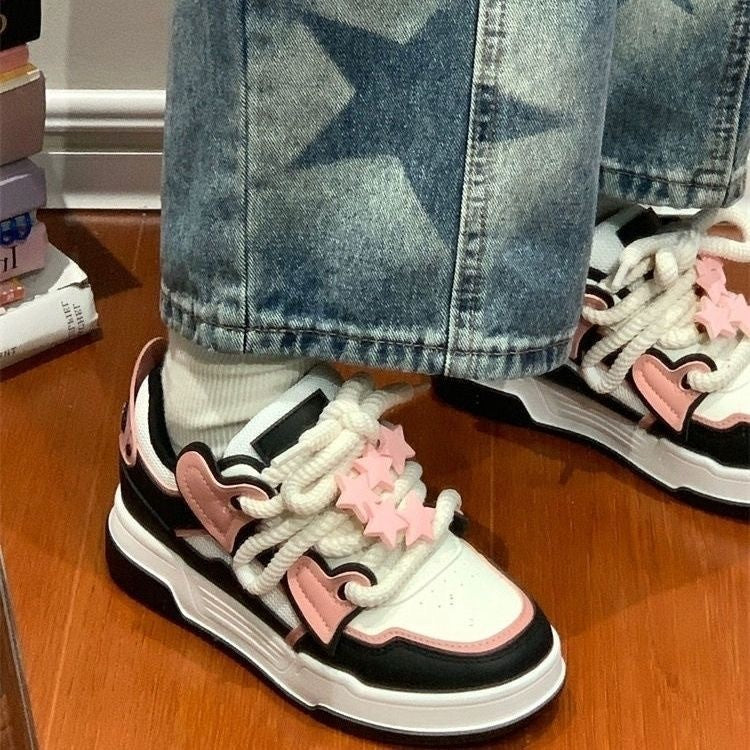 Damen Sportliche Sneaker mit verspieltem Sternenmotiv R&B