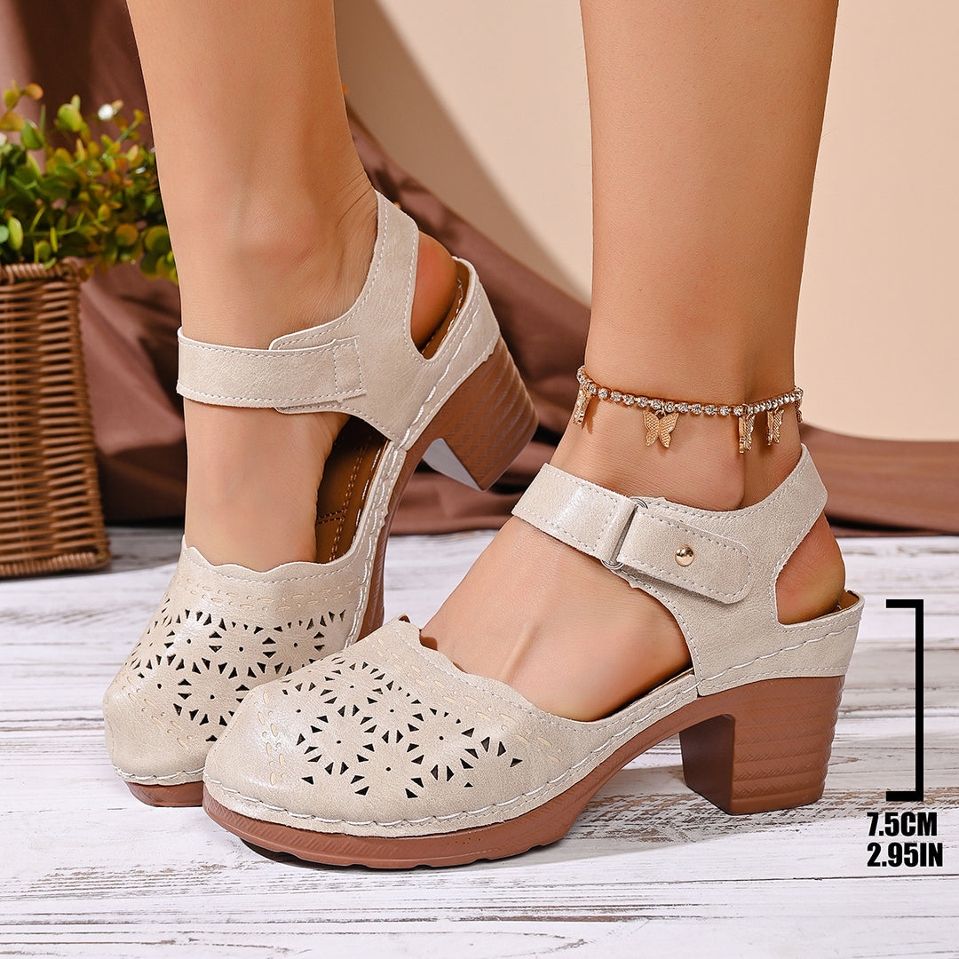 Damen Riemchen-Pantoletten mit filigranem Muster und bequemem Blockabsatz R&B