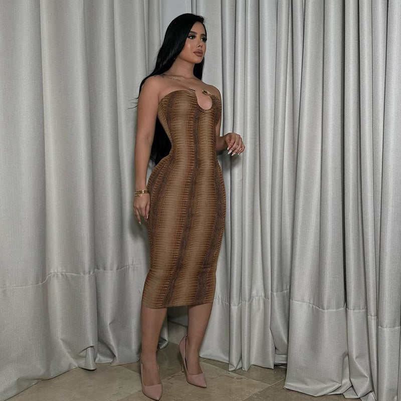 Damen Midikleid mit raffiniertem Schlangenprint und schulterfreiem Design R&B