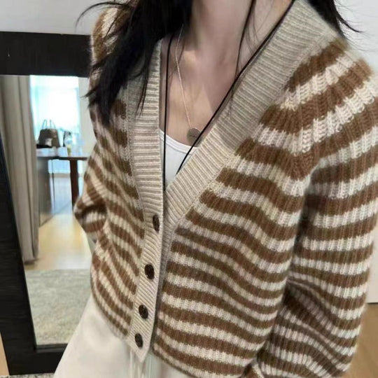 Damen gestreifte Strickjacke mit weitem Schnitt und Knopfdetails R&B