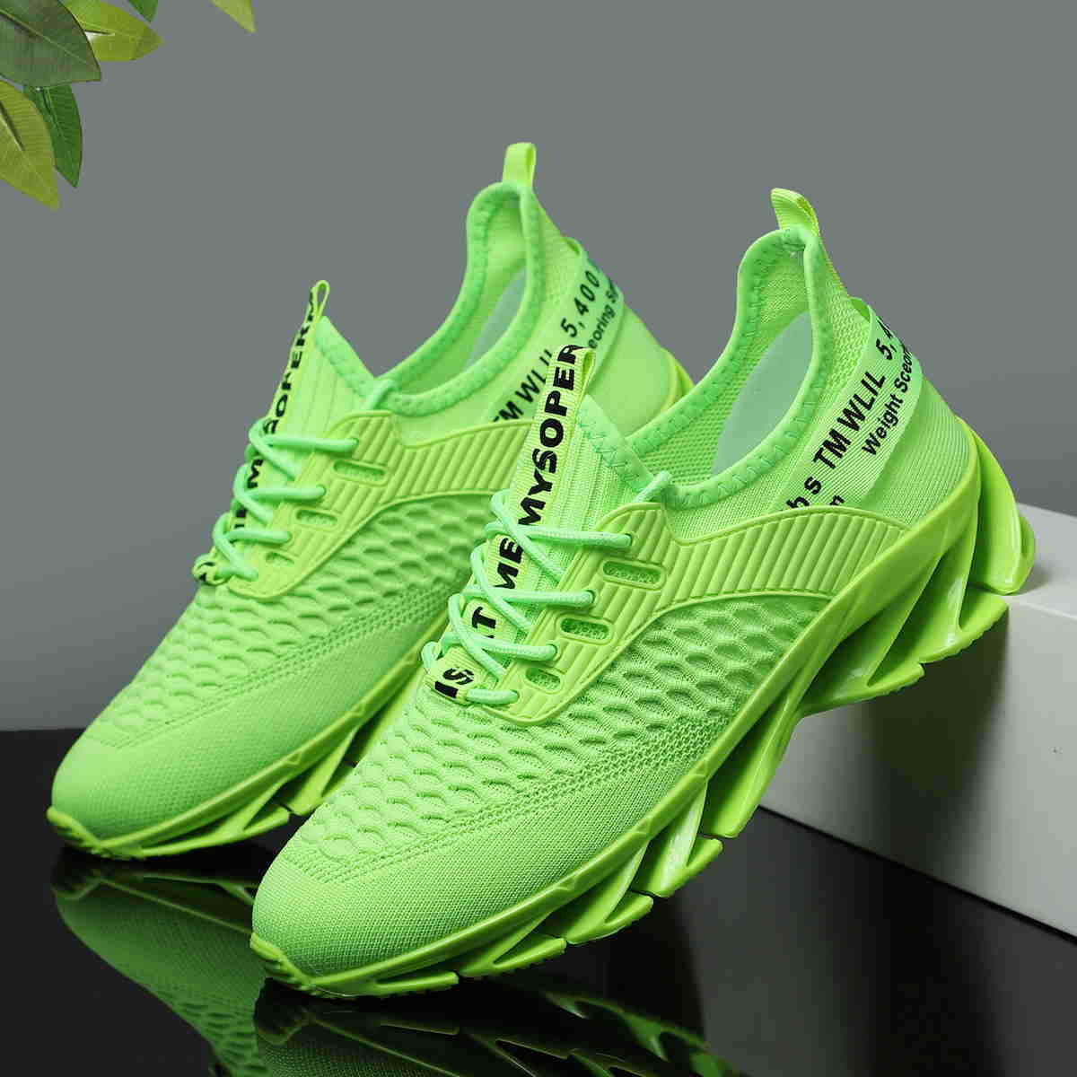 Damen Sportliche High-Performance Sneakers mit auffälligem Sohlenprofil R&B