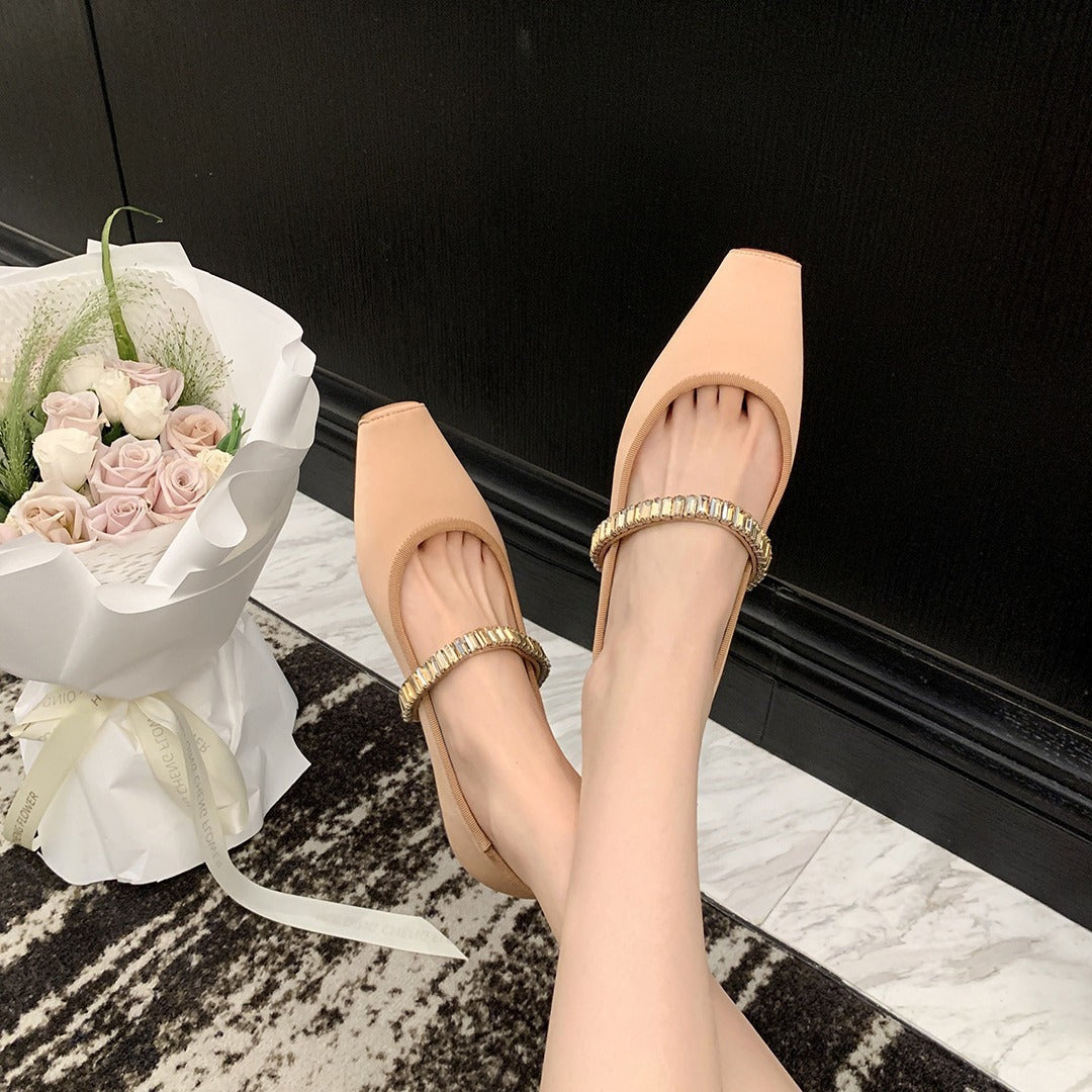 Damen Ballerina-Schuhe mit glanzvollem Obermaterial und bezauberndem Riemen