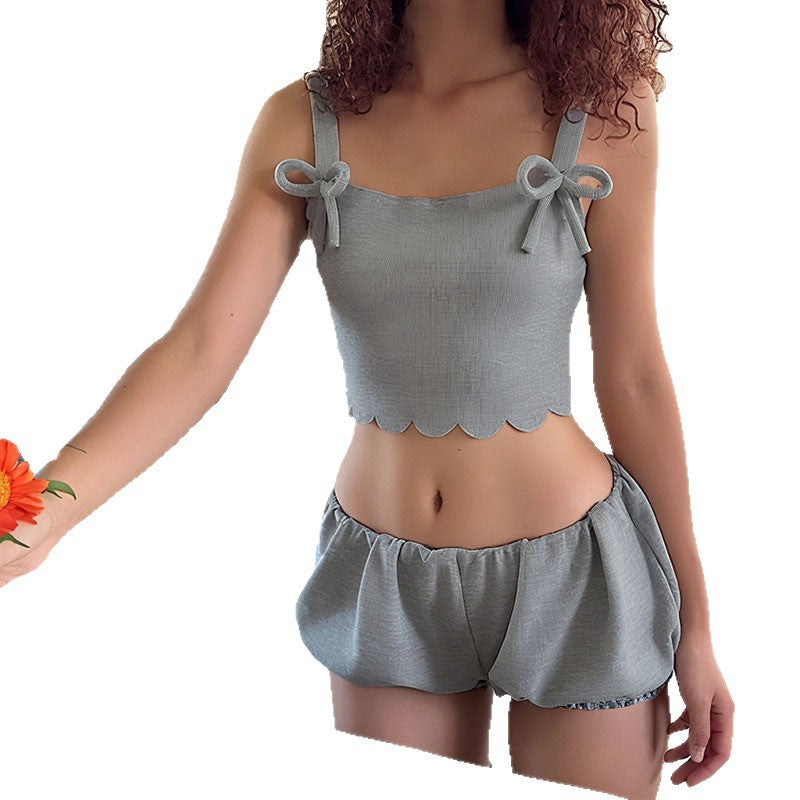 Damen gemütliches Schlafanzug-Set mit Rüschendetails und schmalen Trägern R&B