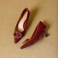 Damen elegante spitze Pumps mit modischem Design und prächtigen Schmuckdetails