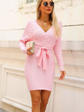 Damen Strickkleid mit tailliertem Gürtel und V-Ausschnitt