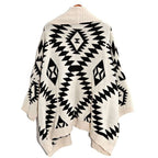 Damen Strickponcho mit auffälligem geometrischem Muster R&B