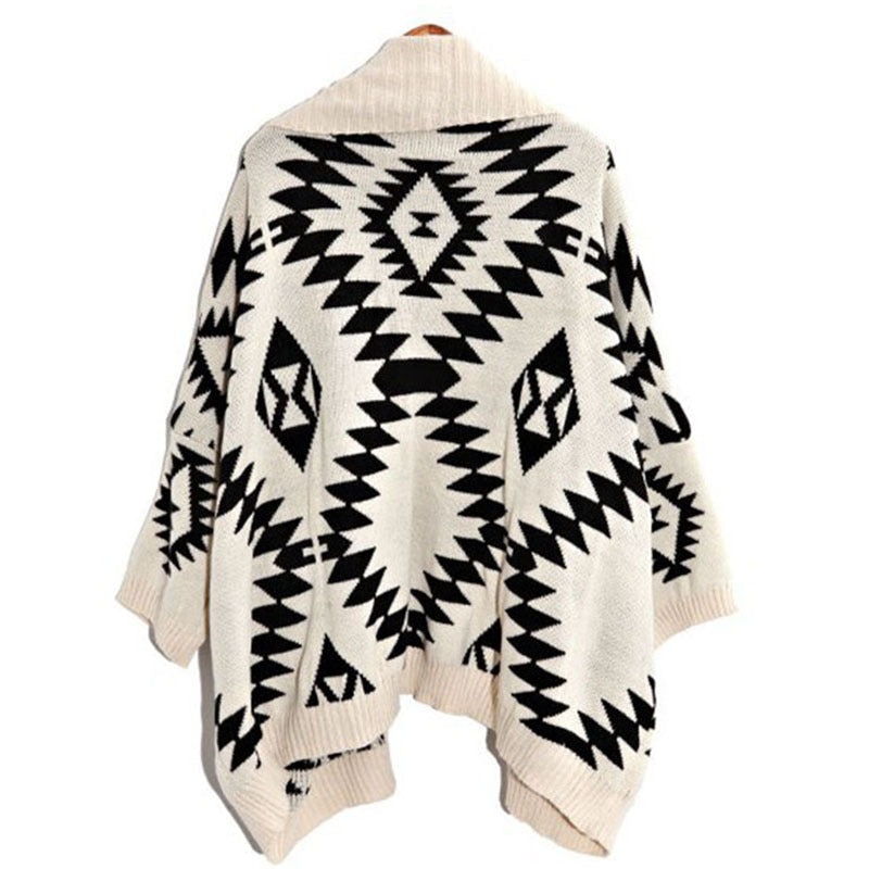 Damen Strickponcho mit auffälligem geometrischem Muster R&B