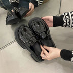 Damen Komfortable Slip-On-Pantoletten mit modischem Riemenverschluss EB