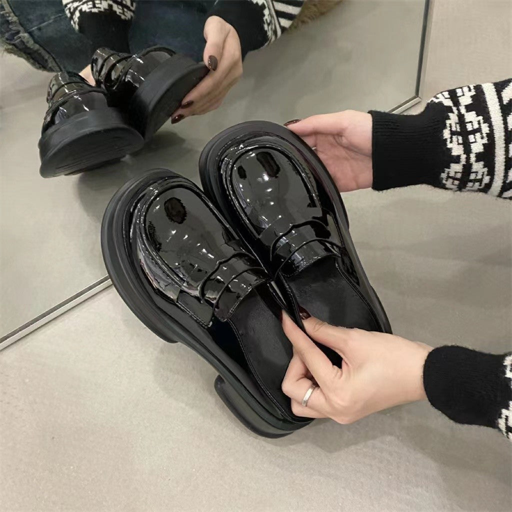 Damen Komfortable Slip-On-Pantoletten mit modischem Riemenverschluss EB