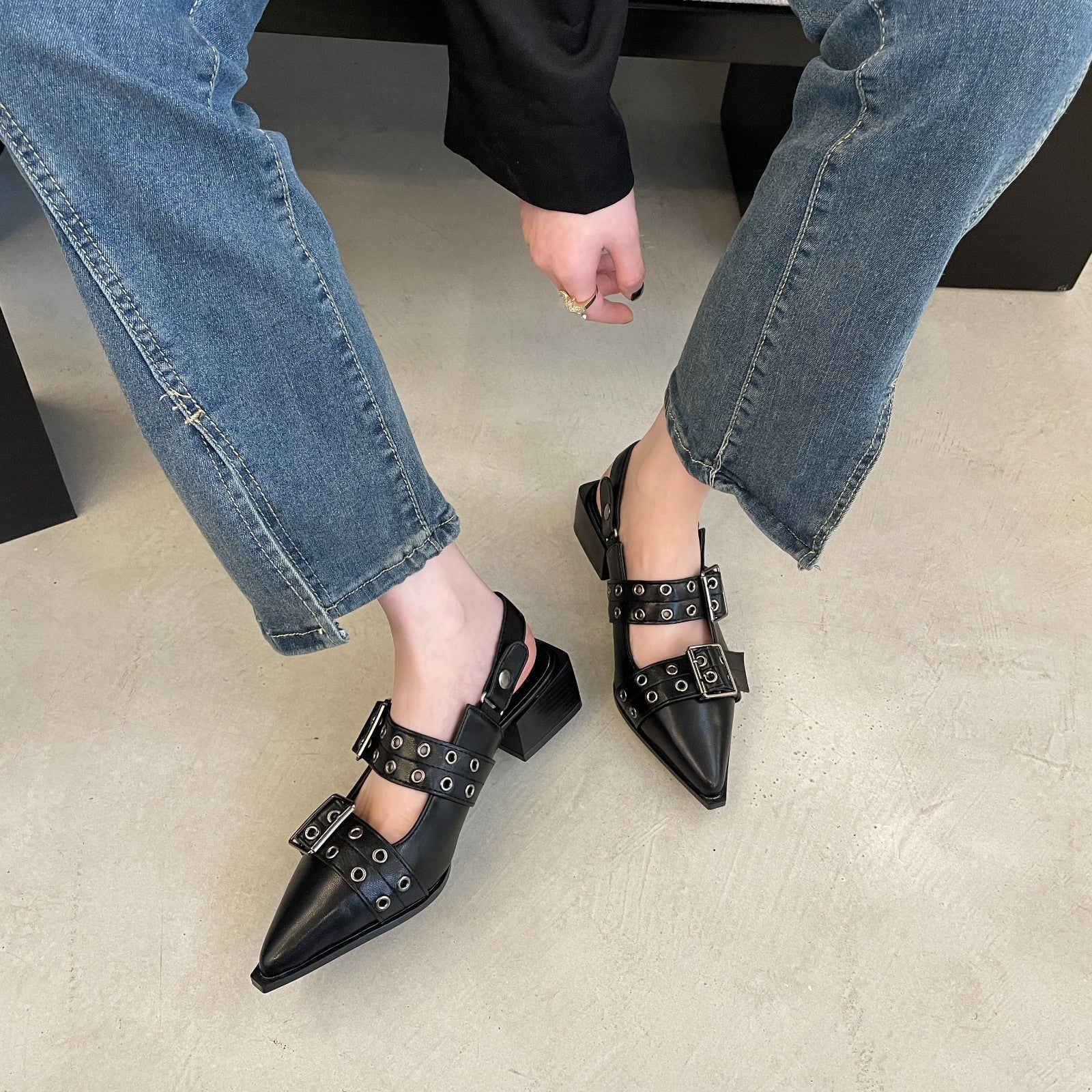 Damen Elegante spitze Pumps mit modischem Schnallen-Design und stabiler Sohle R&B