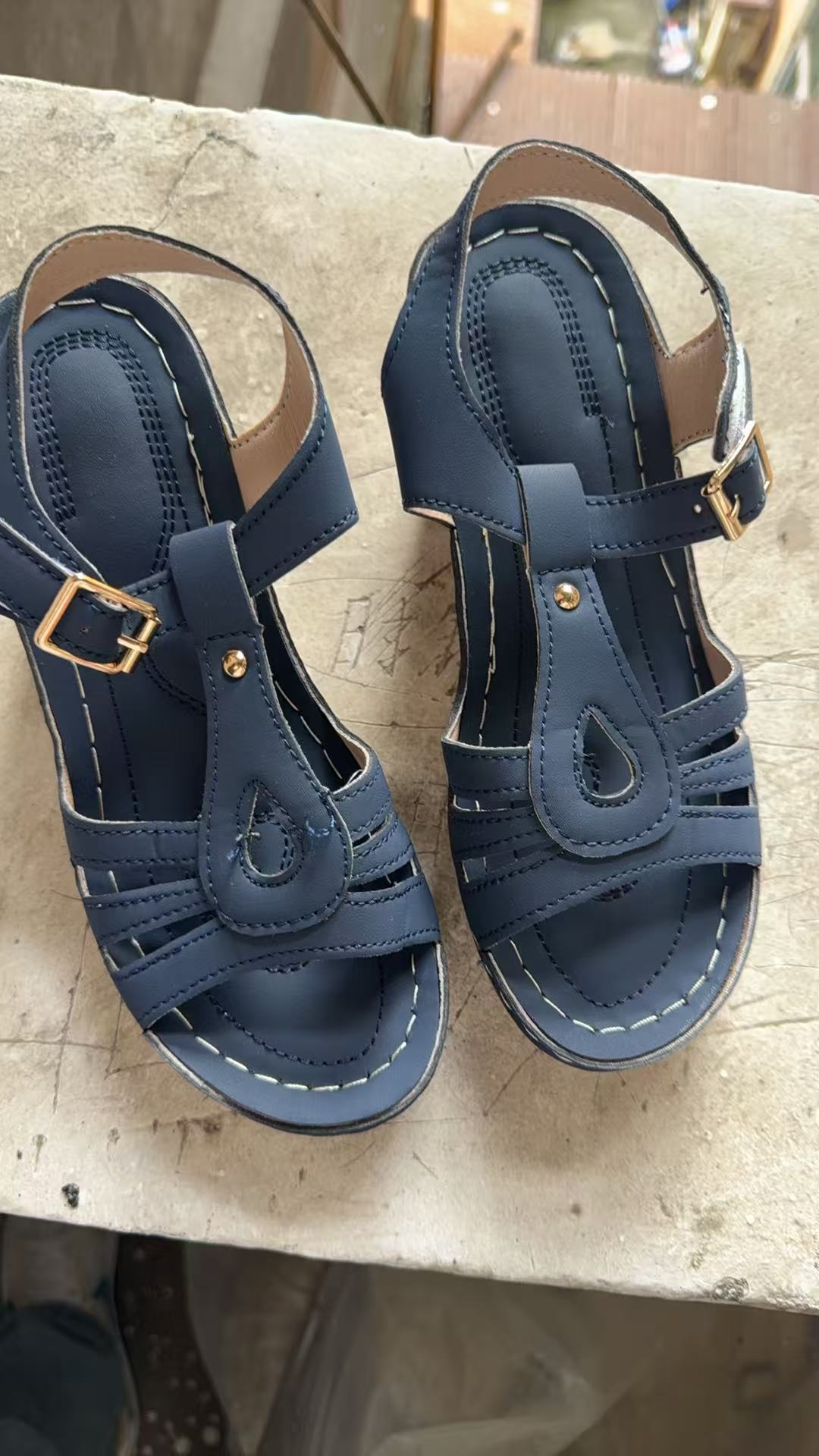 Damen Komfortable Riemensandalen mit modischem Schnallen-Detail R&B