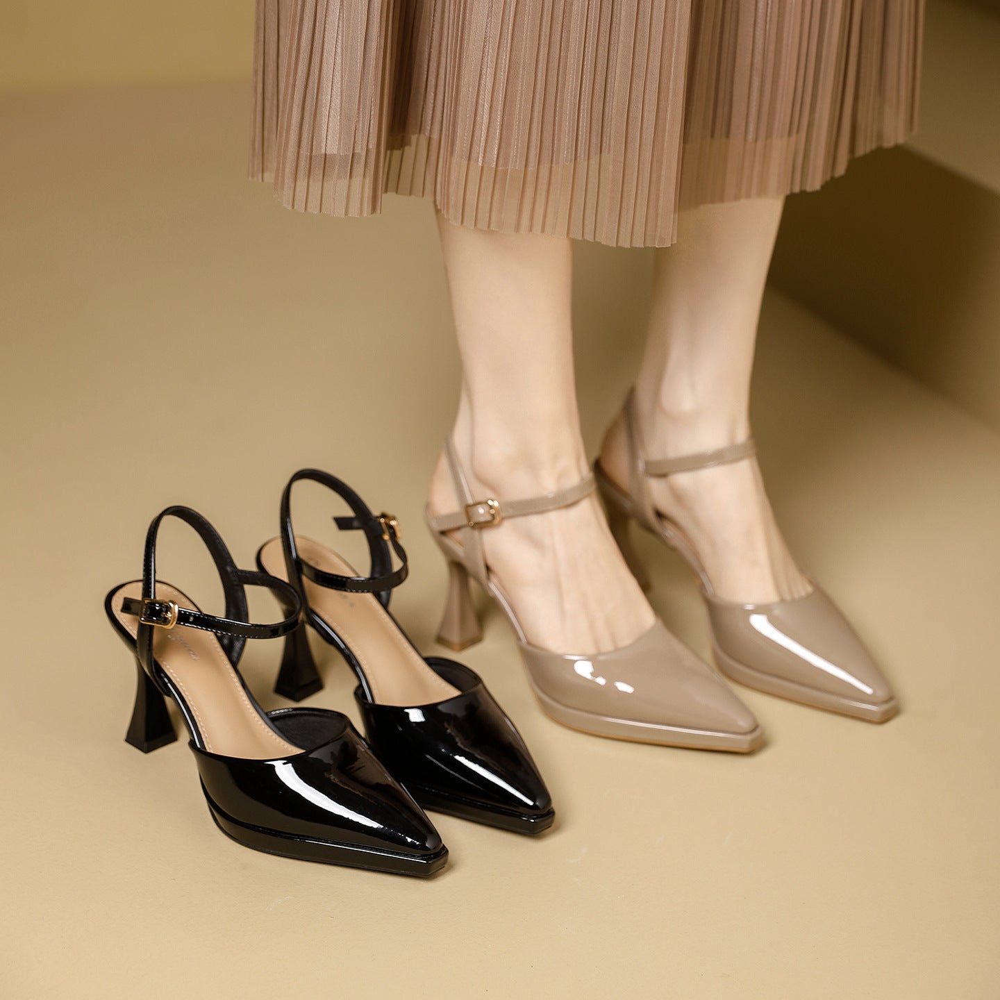 Damen Slingback-Pumps mit spitzem Design und dekorativem Riemen