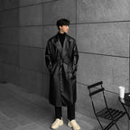 Herren modischer Longtrenchcoat aus hochwertigem Kunstleder mit elegantem Schnitt R&B