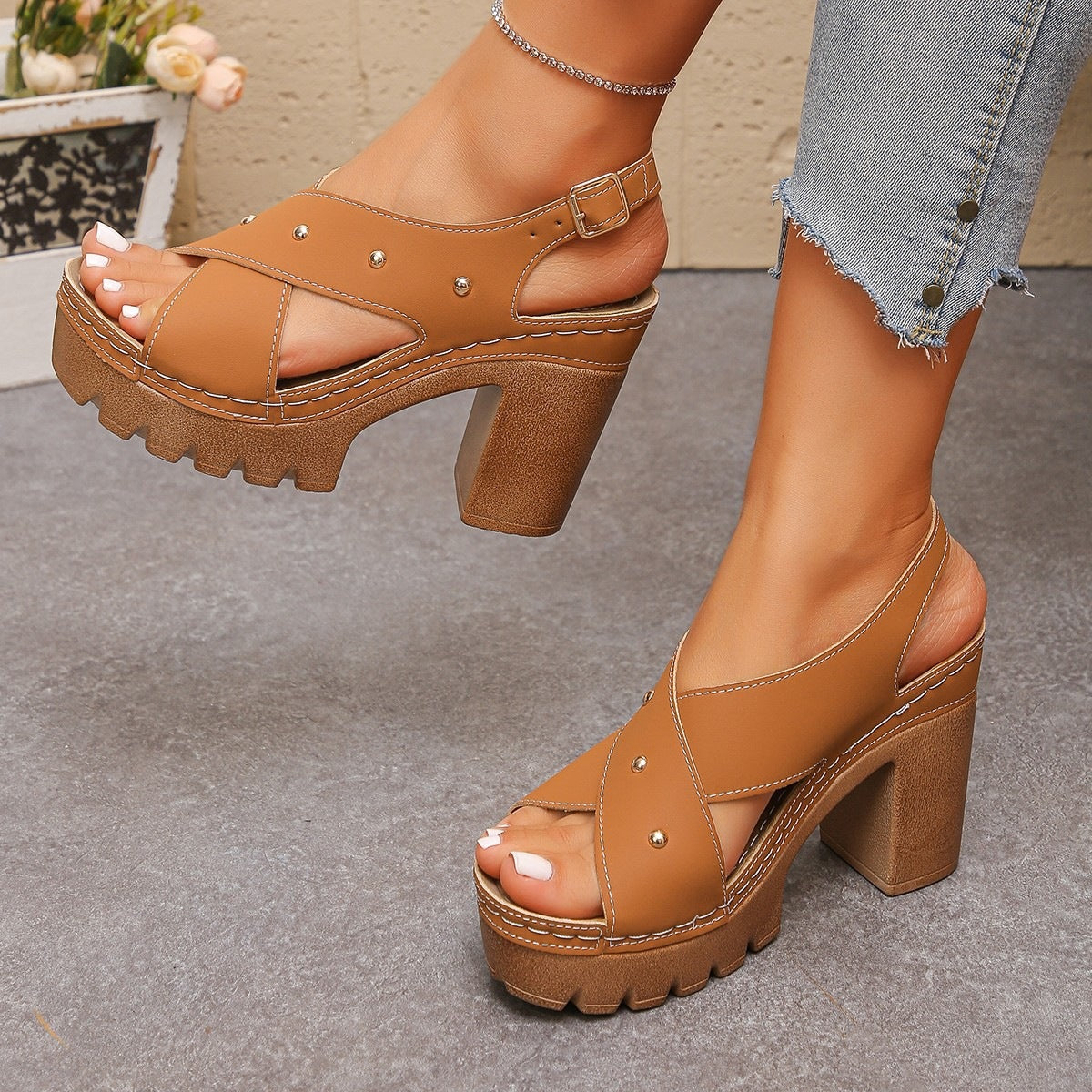 Damen Bequeme Plateau-Sandalen mit gekreuzten Riemen R&B