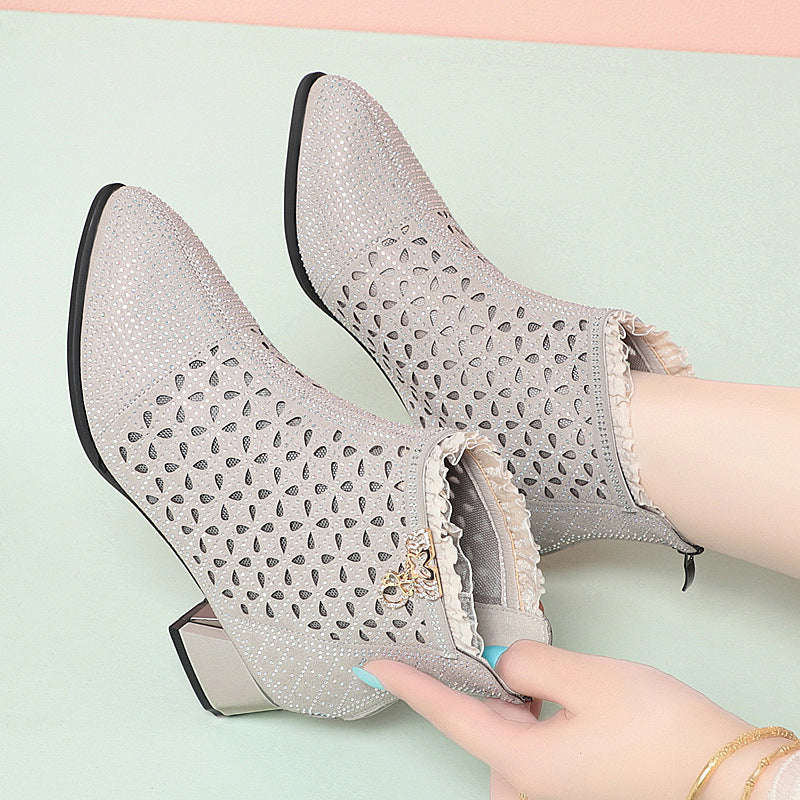 Damen elegante Stiefeletten mit funkelnden Strassdetails und modischem Lochmuster R&B