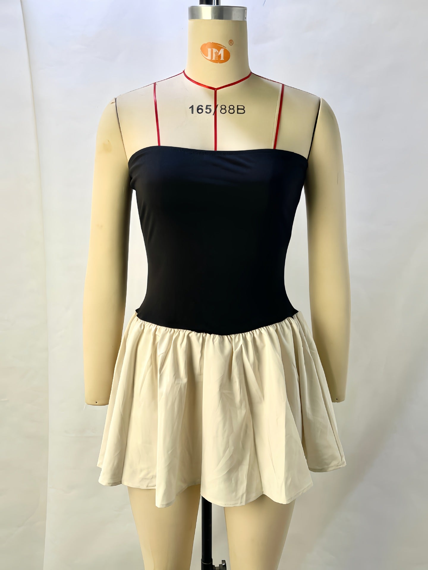 R&B | Ein-Wort-Kragen kontrastierende Farbe Spleißen plissiertes Kleid