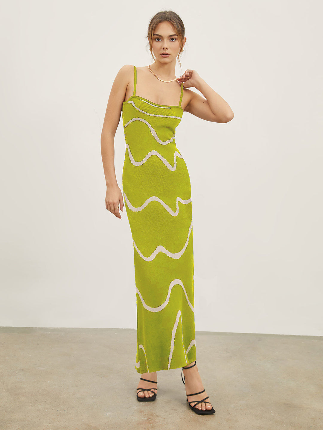 Damen Maxikleid mit modernem Wellenmuster und feinen Spaghettiträgern R&B