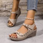 Damen Wedge-Sandaletten mit atmungsaktiver Loch-Optik und verstellbaren Riemen R&B
