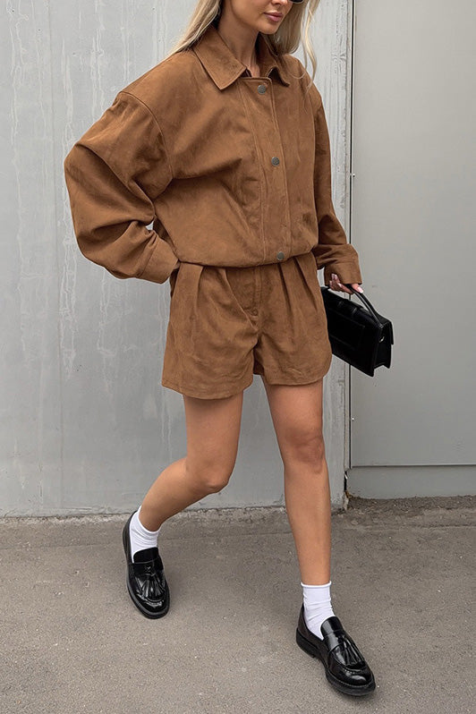 R&B | Lockere Braune Wildlederreversjacke und Shorts Zweiteiler Satz