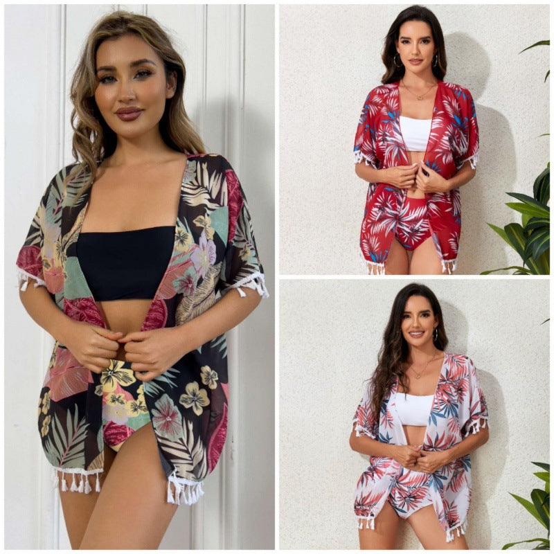 Damen Strandkleid mit floralem Design und fransenverziertem Überwurf R&B