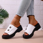 Damen Platform-Pantoletten mit modischen Knopfdetails und rutschfester Sohle R&B