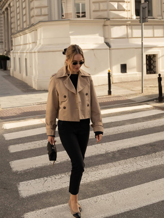 Damen cropped Trenchjacke mit doppelter Knopfleiste und verstellbaren Ärmeln R&B