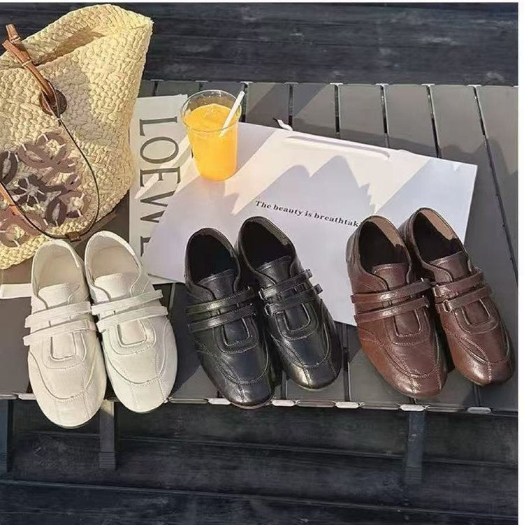 Damen bequeme Mokassins mit doppelten Riemen und eleganter Oberflächenstruktur R&B