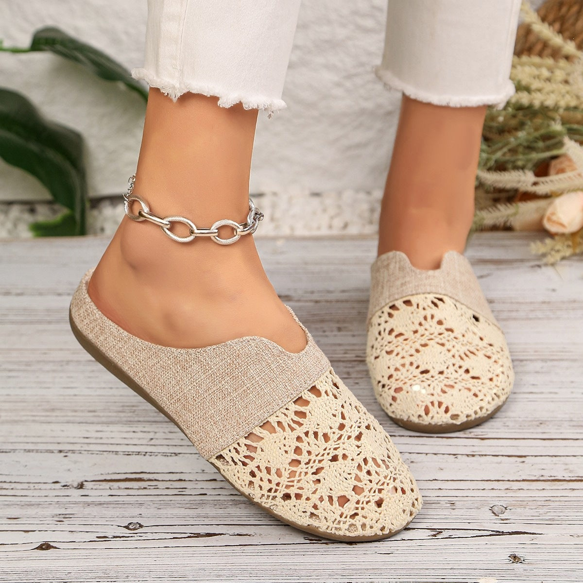 Damen Elegante und bequeme Slipper mit besonderen Häkelverzierungen R&B