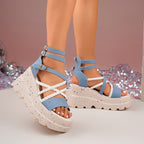Damen Plateau-Sandalen mit geflochtenen Riemen und dekorativen Schnallen R&B