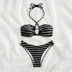 Damen Bandeau-Bikini mit verspieltem Schnitt und trendigen Bindändern