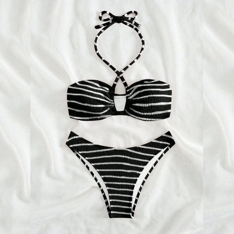 Damen Bandeau-Bikini mit verspieltem Schnitt und trendigen Bindändern
