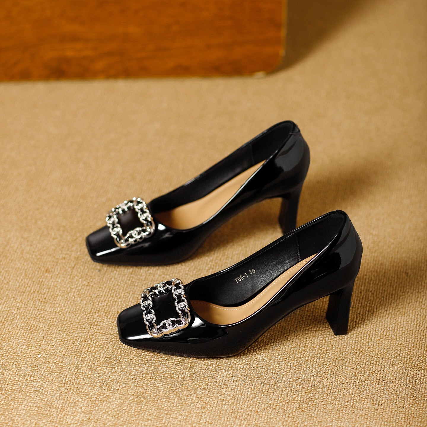Damen elegante Pumps mit edel verzierter Schuhspitze