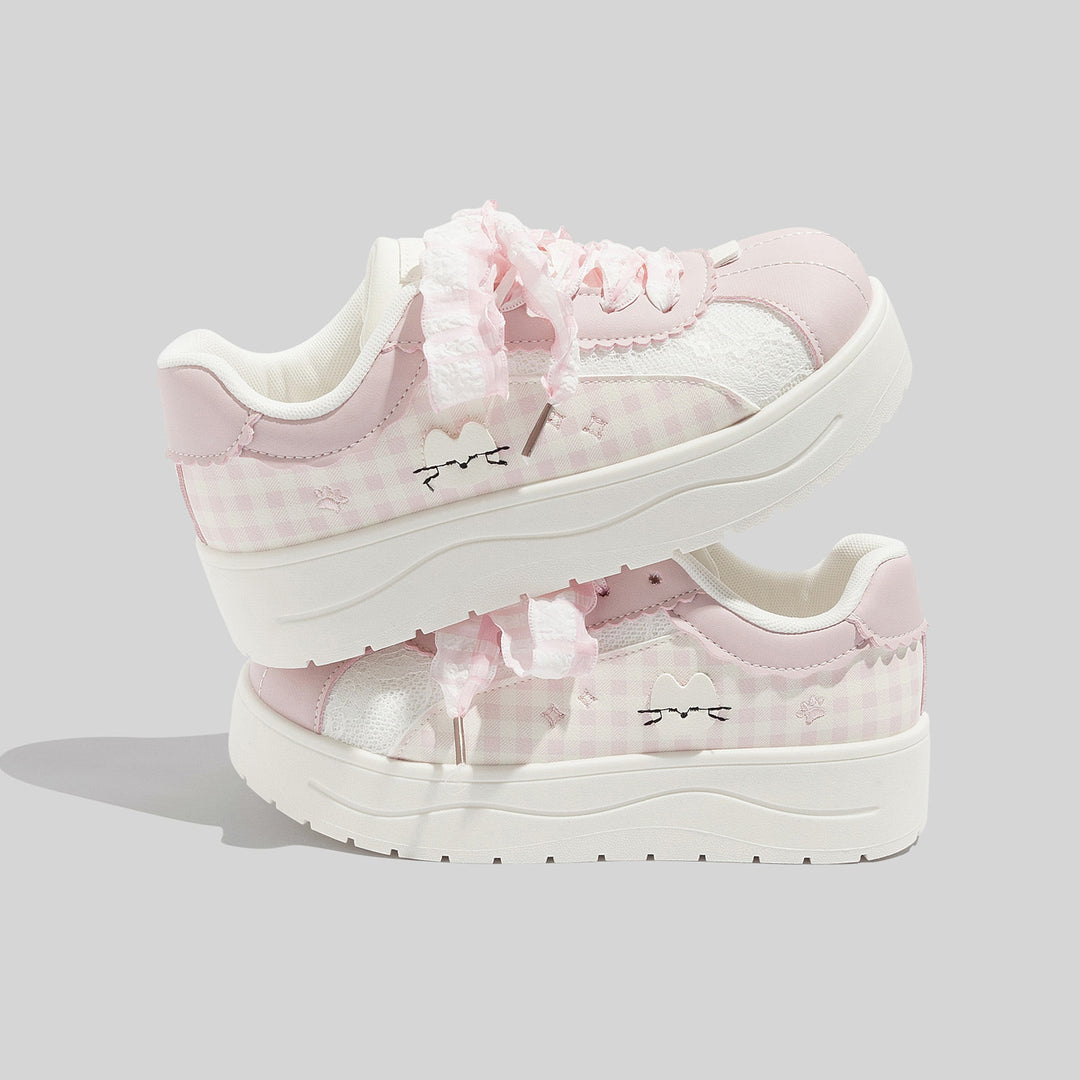 Damen Sneakers mit niedlichem Karo-Muster und verspielten Rüschen von R&B
