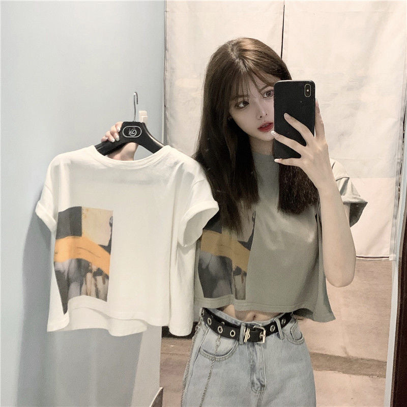 Damen Crop-T-Shirt mit kreativem Grafikdruck
