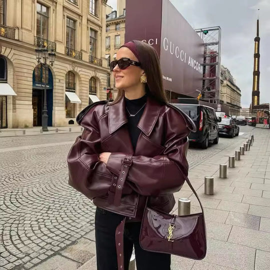 Damen cropped Kunstlederjacke mit Finish und asymmetrischem Kragen R&B