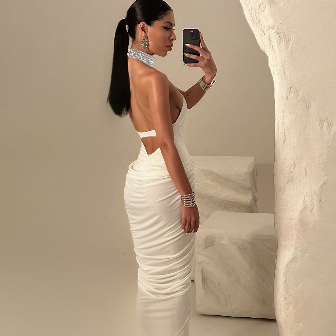 Damen Elegantes Maxikleid mit hochgeschlossenem Kragen und auffälligen Raffungselementen R&B