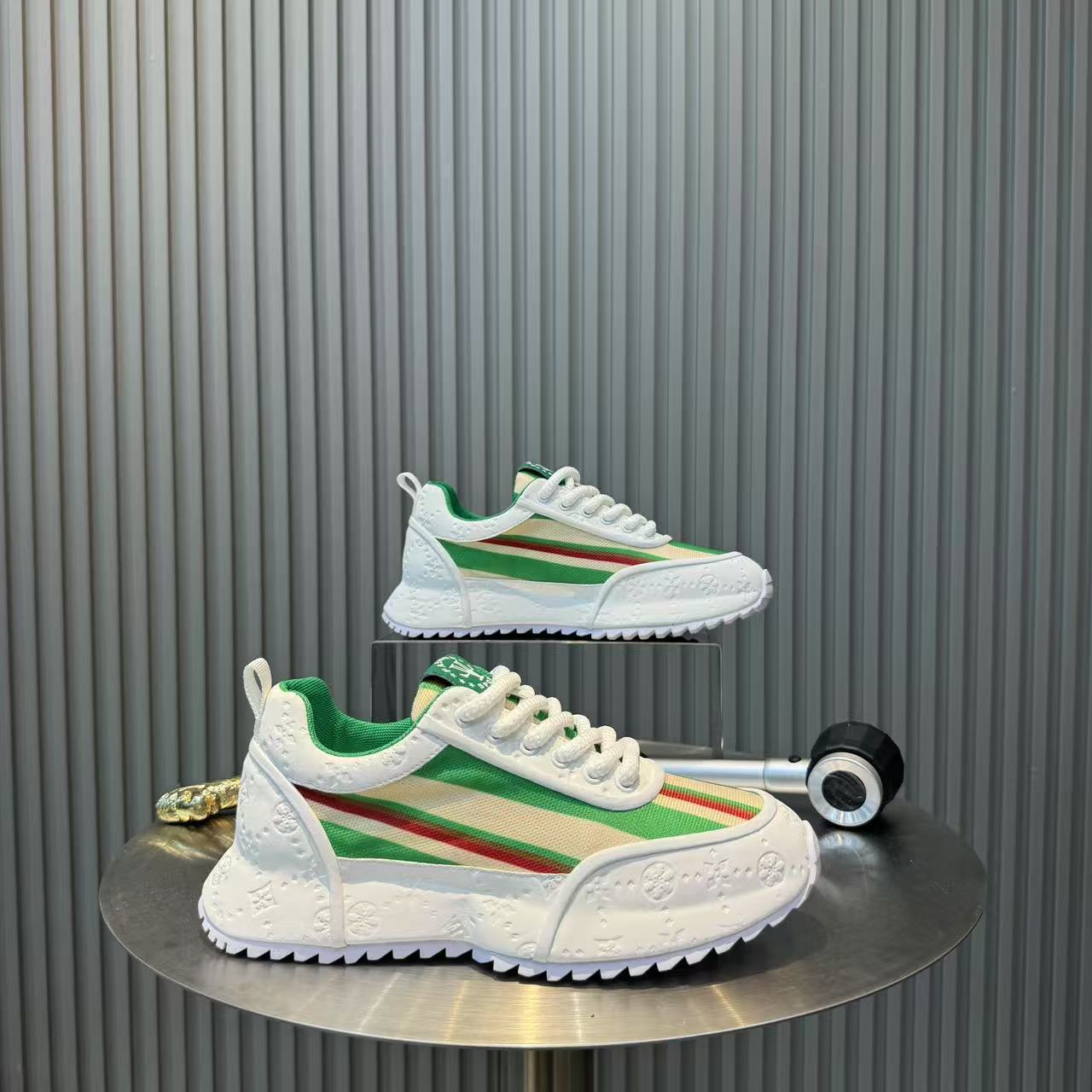 Damen Sportliche Sneakers mit atmungsaktivem Mesh und stoßdämpfender Sohle R&B