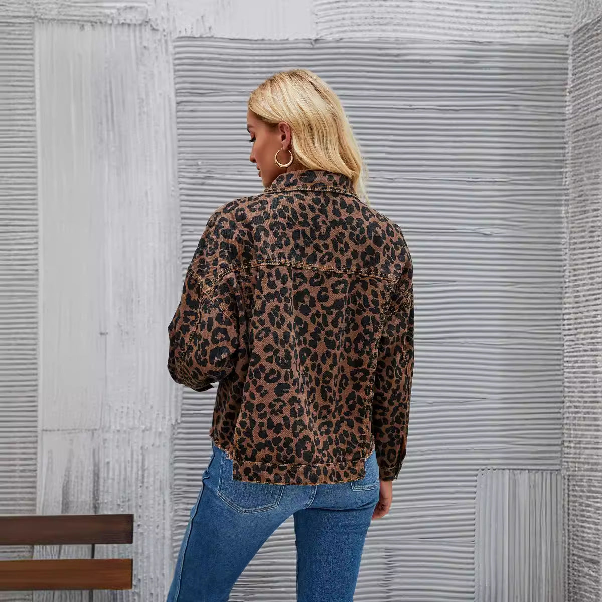 Damen Jeansjacke im angesagten Leo-Design mit oversized Schnitt R&B